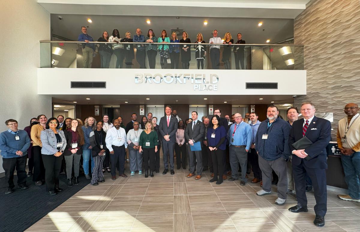 글렌 영킨 주지사가 1월에 VEC를 방문하다 13, 2025